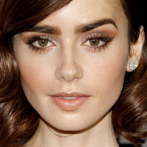 Lily Collins Makeup Black Eyeshadow Brown Eyeshadow Silver Eyeshadow