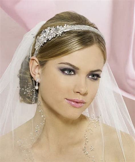 Delve into the fabulous world of headband hairstyles! "Wedding Headbands" The Best Choice for Brides, Why ...