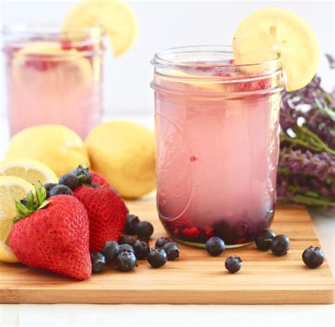 Lavender Berry Sparkling Lemonade With Images Sparkling Lemonade Lemonade Berries