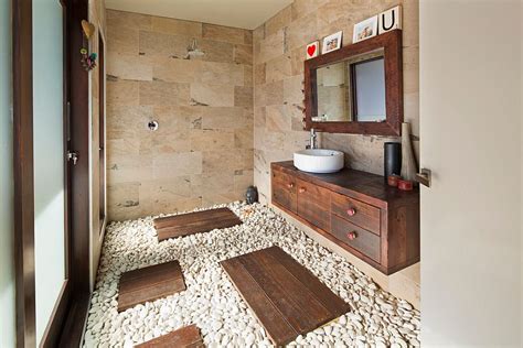 Engineered stone is a quartz agglomerate usually suitable for walls and floors. 30 Exquisite and Inspired Bathrooms with Stone Walls