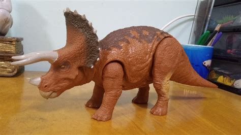 Revisão Em Vídeo Do Jurassic World Fallen Kingdom Roarivores Triceratops Youtube