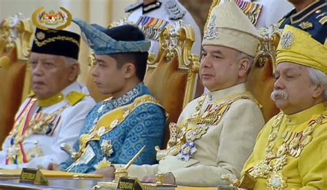 Address hospital temenggong seri maharaja tun ibrahim, 81000, kulai, johor. WARISAN RAJA & PERMAISURI MELAYU: Istiadat Melafaz ...