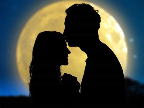 Romance Moonlight Couple Silhouette Stock Photos Pictures And Royalty