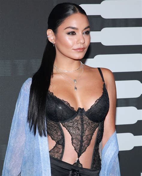 Vanessa Hudgens Puts Her Nude Tits In Her Sunglass Reflection Jihad Celebs