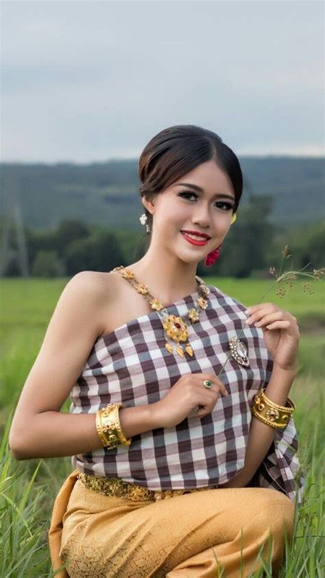 beautiful khmer girl in cambodia traditional costume she smile and