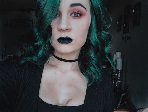 Dark Green Emerald Short Hair Shes Baaaaaack 🐍🖤 Didn