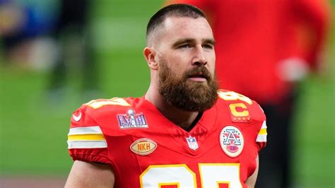 Kansas City Chiefs Star Travis Kelce Donates 100000 To Injured