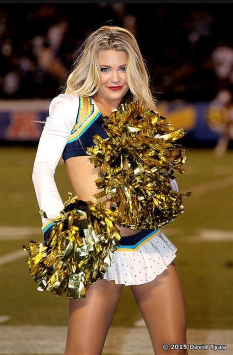 the cheerleader is dressed in gold and white with her pom poms