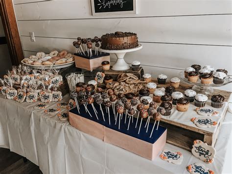 Graduation Party Dessert Table | Graduation party desserts