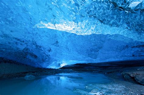 Las Cuevas De Hielo En Alaska