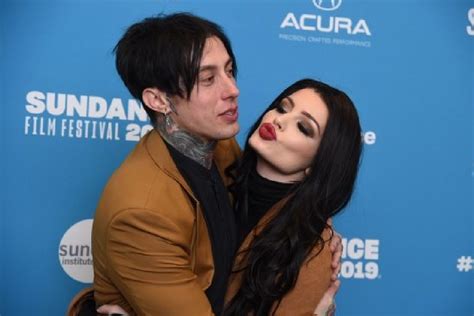 Saraya Bevis What We Know About Falling In Reverse Singer Ronnie Radkes Girlfriend