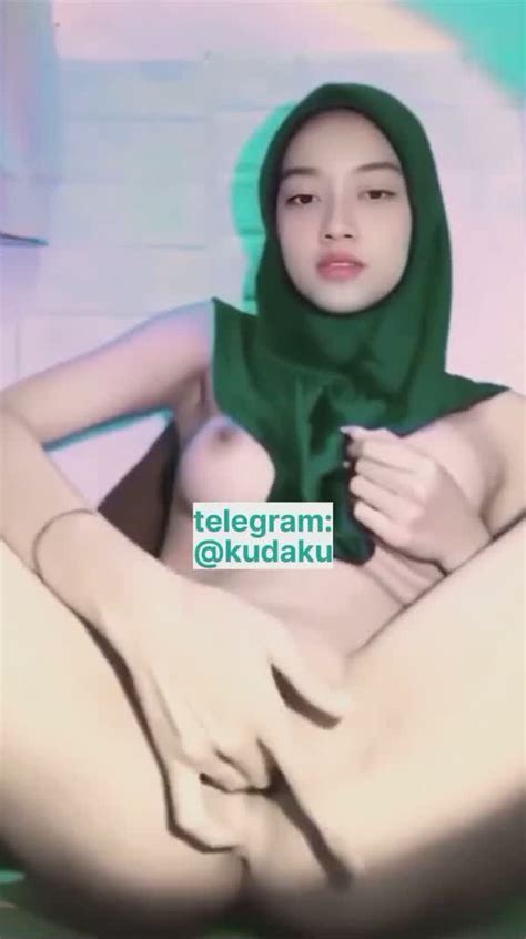 Ukhty Hijab Cantik Kocok Memek Ngangkang BokepOcean