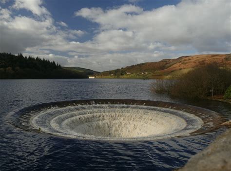 Bellmouth Spillway In Ladybower Graham Hogg Cc By Sa