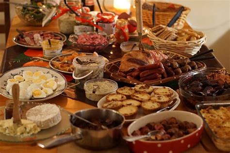 Check out our easy party food for new year's eve. New Year's Eve Dinner: 7 Yummy Potluck Ideas That Will ...