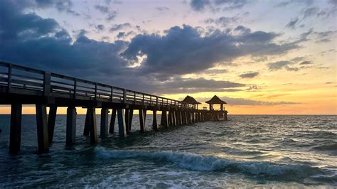 Lots Of Waves At The Naples Pier During Sunset 110723 Youtube