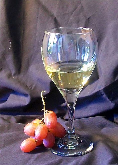 How To Paint A Wine Glass Or Any Clear Glass Using Oil Paint