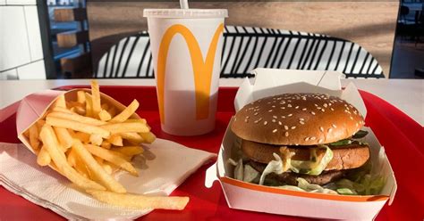 Mcdonald S Rolls Out Revamped Burgers With Pillowy Buns Us Viral Flix