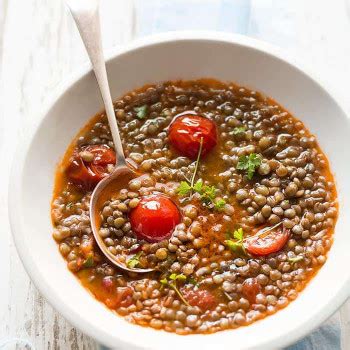 Sono delle ricette di comfort food ideali per le serate d'autunno, quando magari torniamo infreddoliti non c'è niente di meglio di una zuppa calda pronta ad attenderci, anche perché possiamo prepararla anche la sera prima o la mattina e poi semplicemente. Minestre e Zuppe - Ricette Minestre e Zuppe di Tavolartegusto