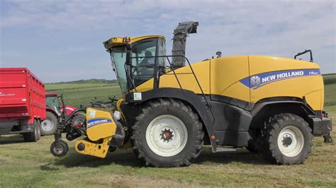 New Holland Fr600 Self Propelled Forage Harvester Youtube
