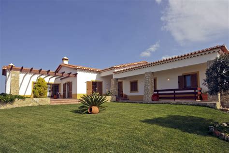 Gare à certaines résidences, sorties de terre voici vingt à trente ans, notamment en espagne et au portugal. Acheter bien immobilier dans l'Algarve au Portugal ...