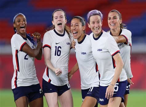 Us Soccer Agrees Milestone Deal To Pay Mens And Womens Teams Equally