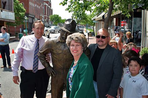 Clarksville Dedicates Frank Sutton Statue Discover