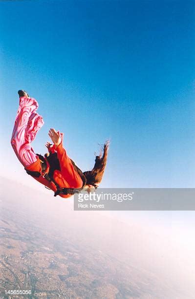 Woman Skydiving Stock Fotos Und Bilder Getty Images