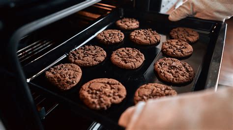 The Benefit Of Taking Cookies Out Of The Oven Early
