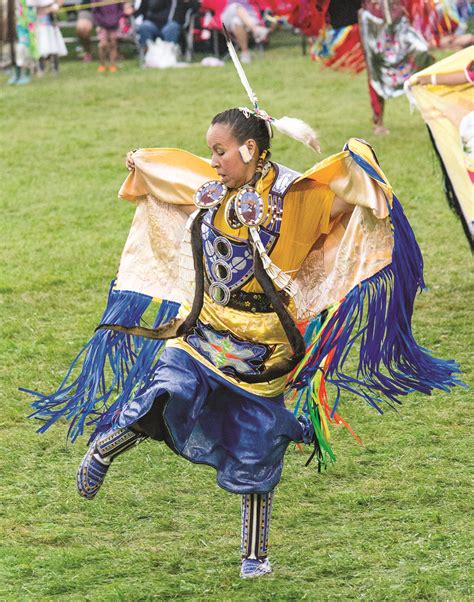 Pow Wow Dance Styles Explained Two Row Times Dance Outfits Pow Wow