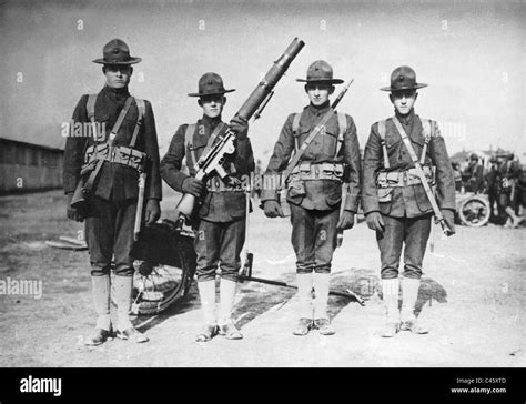 American Machine Gun Crew On The Western Front In First World War 1918