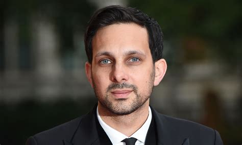 Learn how to open and note: Dynamo reveals impact of Crohn's disease in shocking photo