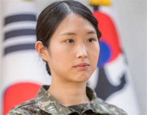 Sk그룹 최태원 회장 차녀 최민정(23) 해군장교 임관식. "전역 신고합니다" 예비역 된 'SK 최태원 회장 딸' 화제 - 조선닷컴 ...