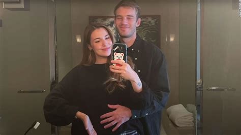 Youtuber Pewdiepie Announces Pregnancy With Wife Marzia Cnn