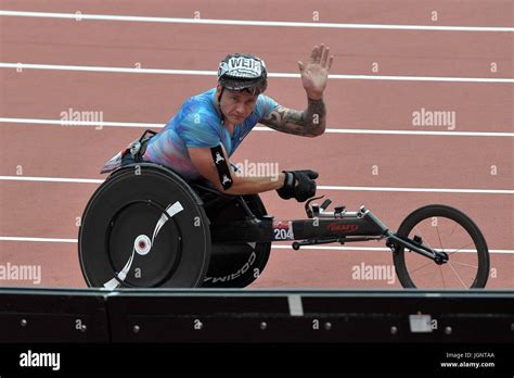 Stratford Uk 9th July 2017 David Weir Waves To The Crowd Following His Lst Race Anniversary
