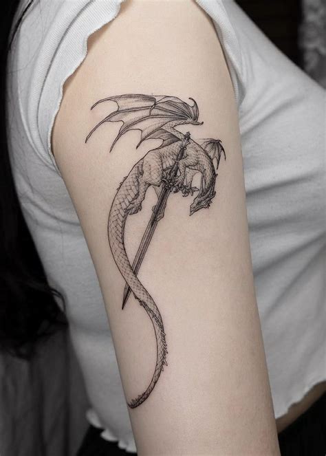Pin By Ln Ngmv On Tatto Piercing Small Dragon Tattoos Body Tattoos Dragon Tattoo