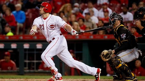 Hamilton Lifts Reds To 4 3 10 Inning Win Over Pirates