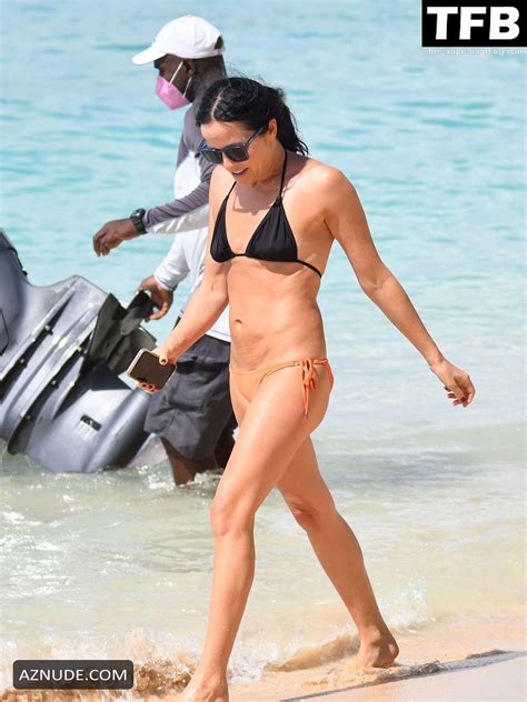 Andrea Corr Sexy Seen Flaunting Her Hot Body In A Bikini At The Beach