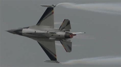 Baf F 16 Solo Display Team Low Demo With A Lot Of Flares Youtube