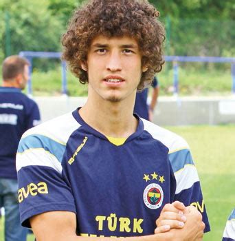 2008 yılında futbolcu fabrikası bucaspor'a transfer oldu. salih uçan ın saçları - uludağ sözlük