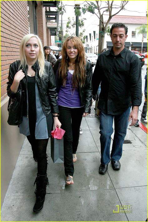 miley s pre birthday shopping spree photo 1460131 brandi cyrus miley cyrus pictures just jared