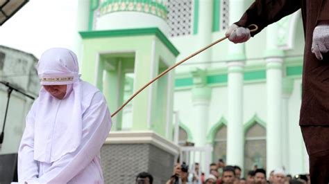 malaysian muslim lesbian couple caned in public punishment au — australia s leading