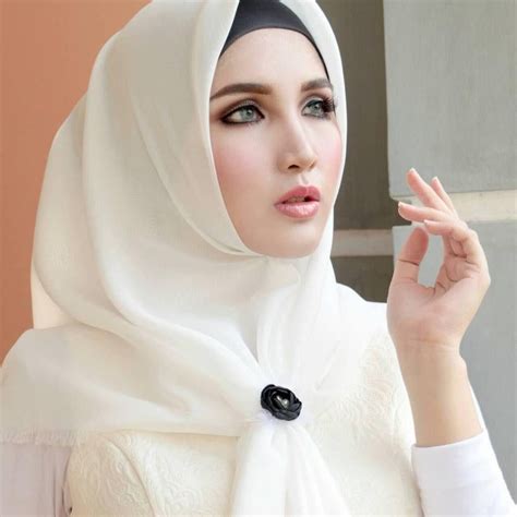 Pin By Hery Hariyanto On Kerudung Hijab Fashion Beautiful Hijab Fashion