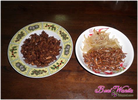Sambal ikan bilis or ikan bilis sambal (dried anchovies cooked in spicy paste) is synonymous with nasi lemak in malaysia. Resepi Bubur Nasi Ikan Bilis Goreng Garing - Buat Wanita