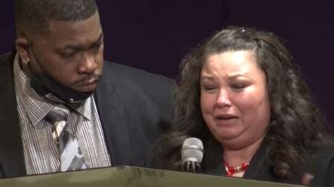 Daunte Wrights Mother Says My Son Should Be Burying Me Us News