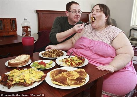 Supersize Mum Who Dreams Of Becoming The Worlds Fattest Woman Reveals Shes Marrying A Chef