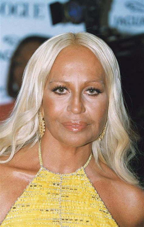 Donatella versace has been at the helm of the versace label since 1997, so it's an understatement spring 2017 is kind of a big deal for donatella versace's diffusion line, versus. How Donatella Versace Changed Since 1988 Is Just Scary (23 ...