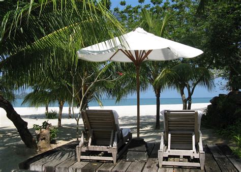 Century langkawi beach resort liegt an einem privatstrand in einer gegend, die mit ihrer nähe zum flughafen punktet. Four Seasons Resort Langkawi | Hotels in Langkawi | Audley ...