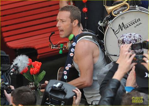 Chris Martin Flaunts Muscles For Coldplay S A Sky Full Of Stars Music Video Photo 3137567