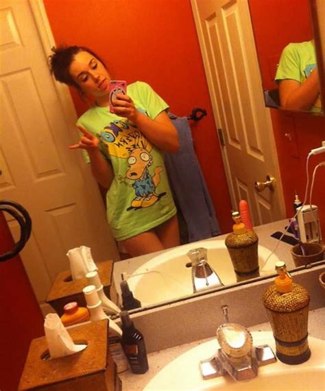 10 Worst Selfie Fails Of People Who Forgot To Check The Background Page 28 Of 56 Illumeably