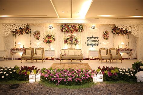 Dalam acara resepsi, dekorasi pernikahan merupakan elemen penting. Tips- Tips Memilih Vendor Dekorasi Untuk Pernikahan Anda